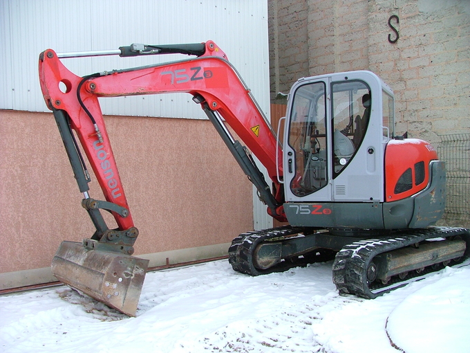 Location Pelleteuse NEUSON 75Z3 Reims 450 €