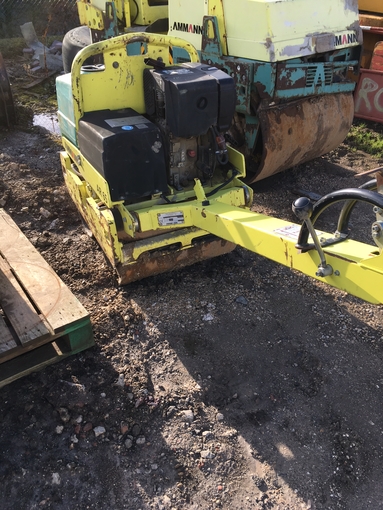 Rental roller compactor 650 kg Breteuil €38