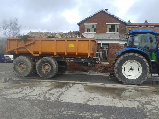 Tracto PATIENCE 18 ton camp dumpster rental €360