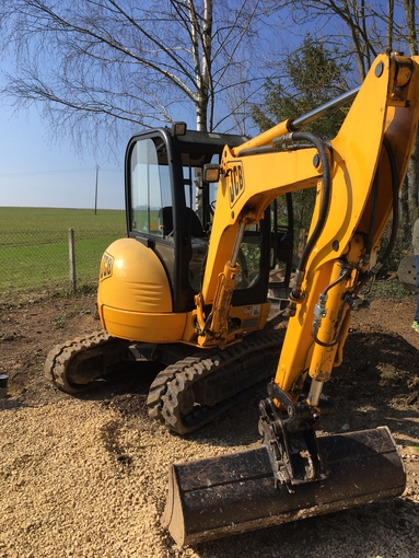 Rent mini excavator JCB 3.5 tonnes Sailly in wood €160