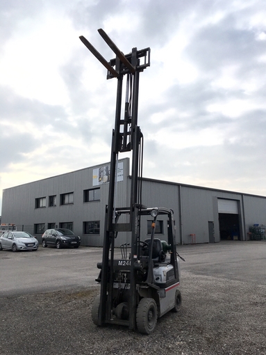 Rental Cart lift gas Nissan 1.5 T Amiens €100