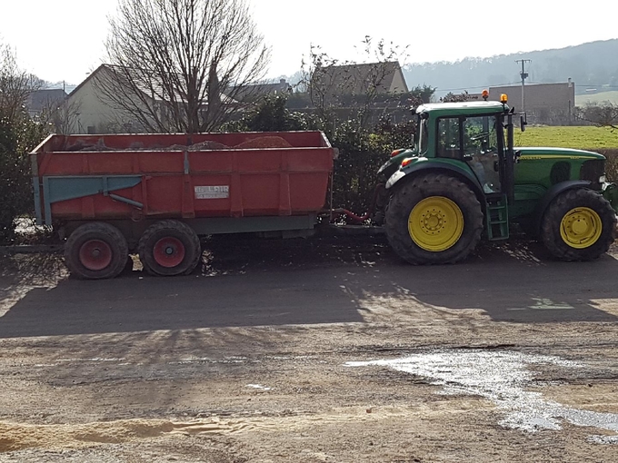 Location Tracteur-benne TP  15T à Falaise 200 €