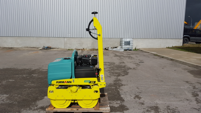 Roller compactor ammann ar65w €40