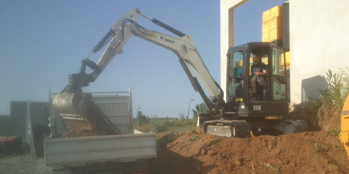 Location Mini-pelle Bobcat E 50 Reims 140 €