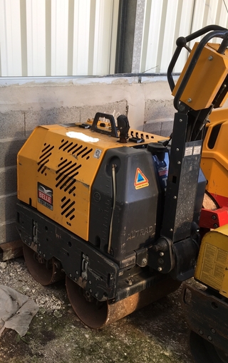 Rental roller compactor 2 ball 65 cm €39