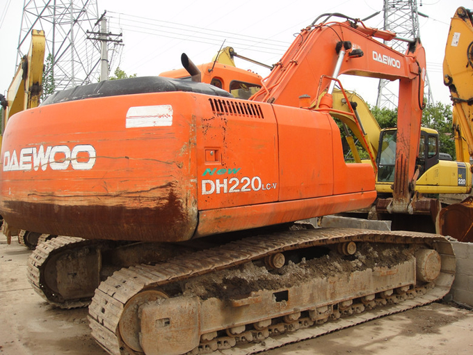 Rental backhoe DAEEWOO 22T camp €200