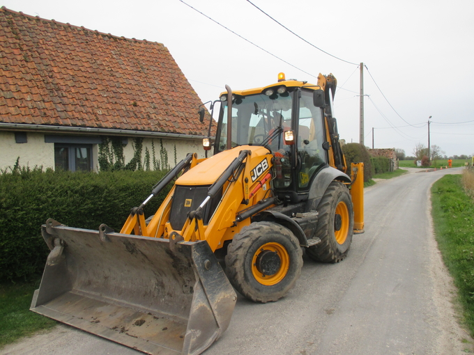 Location Tractopelle JCB 3CX Abbeville 220 €