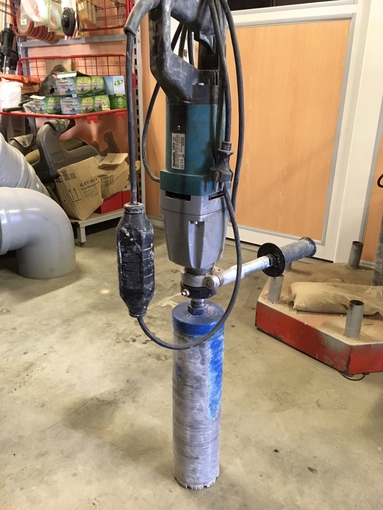 Rental core drill Makita DBM 13 Breteuil €43