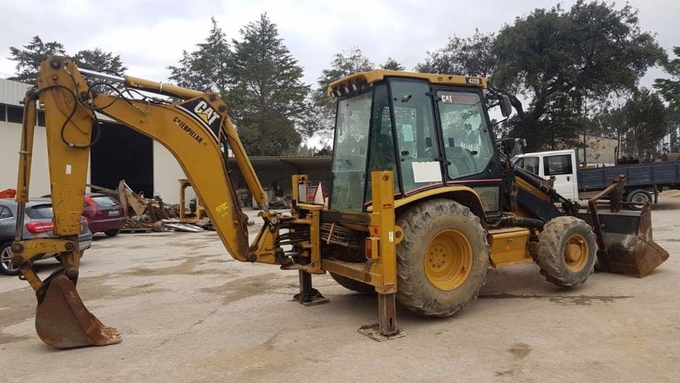 Location tractopelle  Caterpillar 432D Vassy 200 €