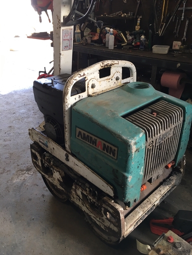 Rental roller compactor 650 kg Breteuil €38