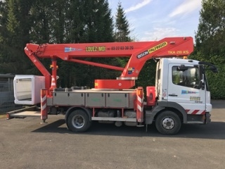 28 m Flesselles bucket truck rental €300